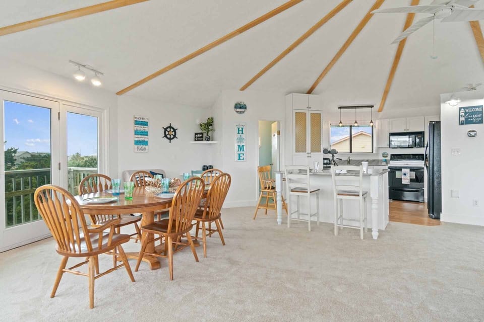 Surf-or-Sound-Realty-998-Circle-in-the-Sand-Dining-Area-1