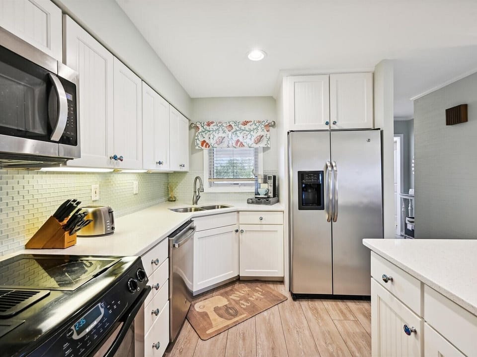 Kitchen with Stainless Steel Appliances at 506 Shorewood