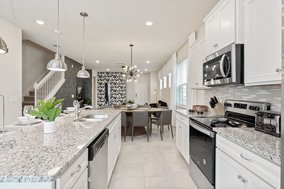 Cook and savor your favorite meals with your family at this wonderful fully equipped kitchen