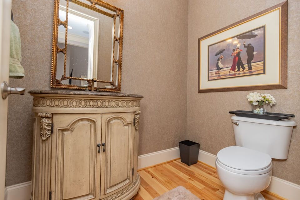 2nd Floor 1/2 Bathroom