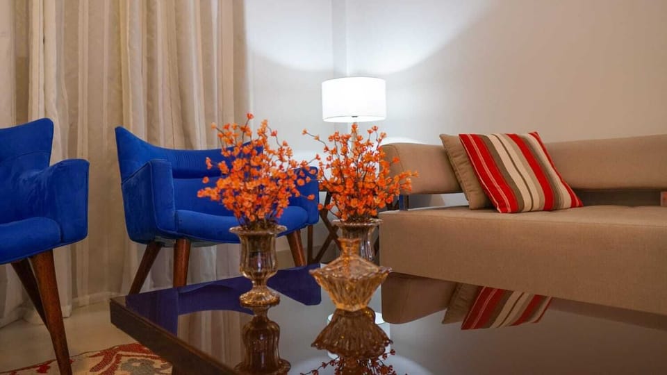 Luxury Studio Suite | Desk, laptop workspace, soundproofing, WiFi (free)