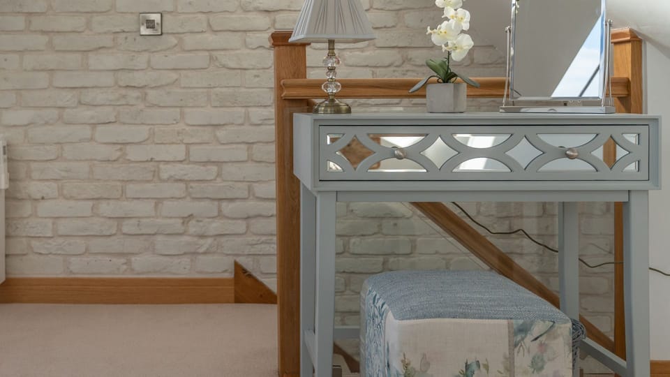 Bedroom detail, Hillview Hideaway, Bolthole Retreats