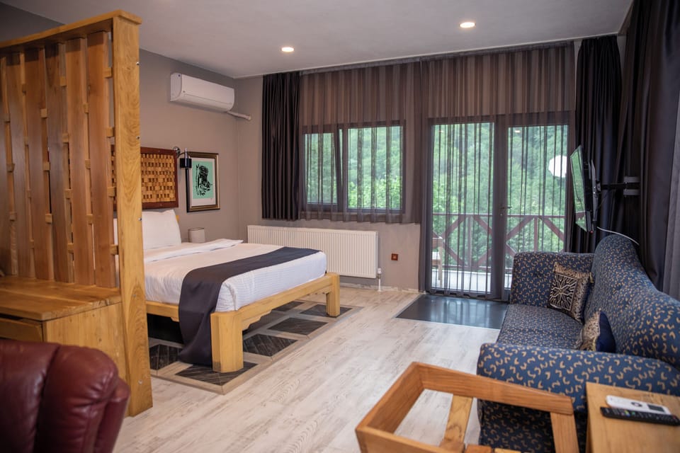 Presidential Studio Suite | Premium bedding, minibar, desk, laptop workspace