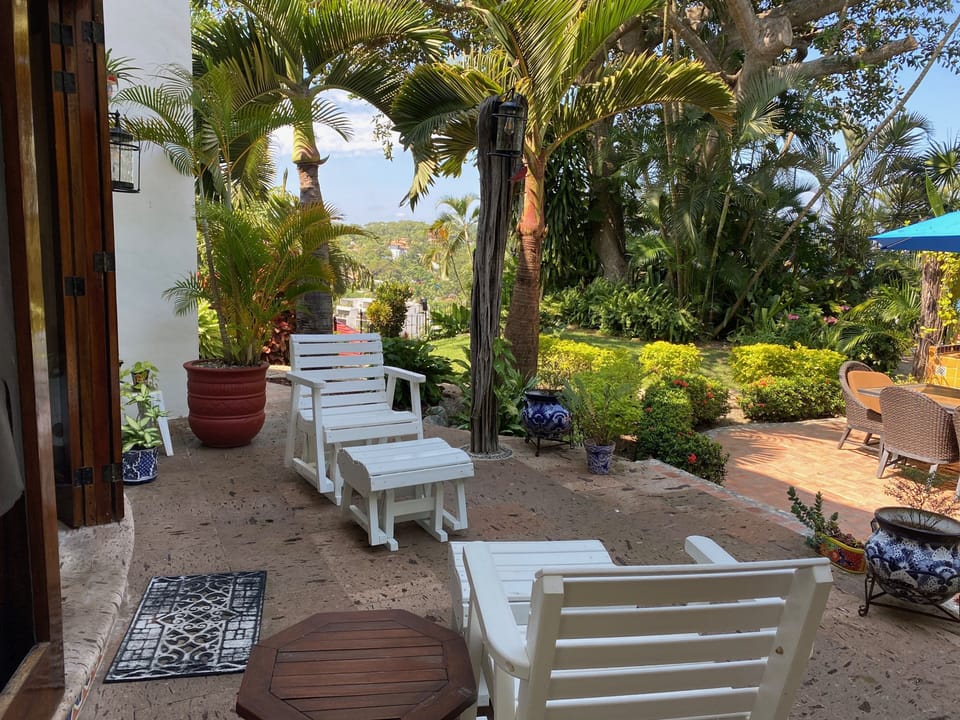 lounge area between casa and patio area