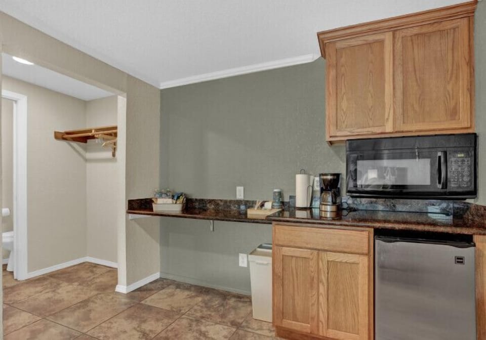 Standard Room | Private kitchen | Mini-fridge, microwave, coffee/tea maker