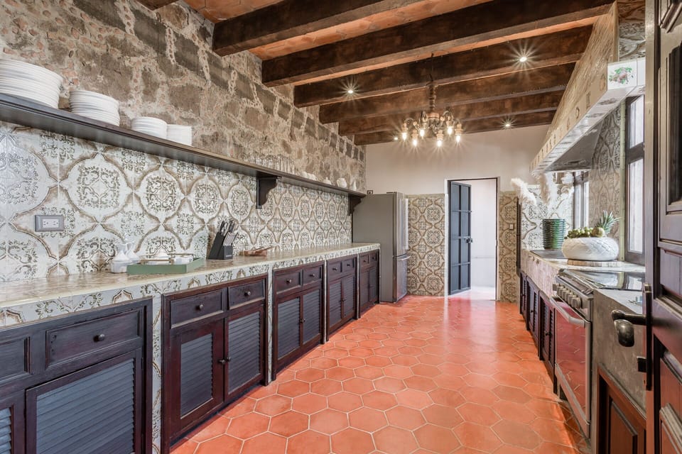 Grand Villa | Private kitchen | Fridge, microwave, stovetop, coffee/tea maker