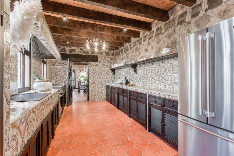 Grand Villa | Private kitchen | Fridge, microwave, stovetop, coffee/tea maker