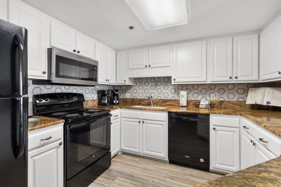 6th Floor Unit, Phoenix East II 2063, 3 Bedroom, 2 Bathroom. Sleeps 10 Managed by Island Rentals