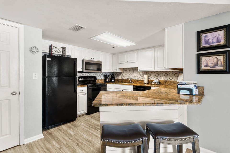6th Floor Unit, Phoenix East II 2063, 3 Bedroom, 2 Bathroom. Sleeps 10 Managed by Island Rentals