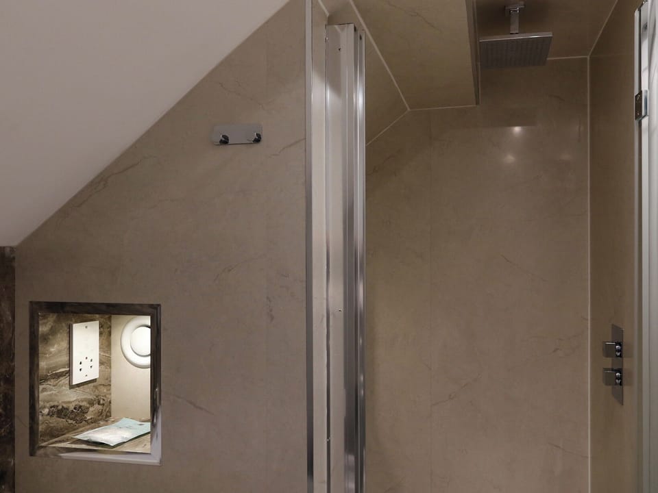 Family bathroom | Amber Villa, Tideswell, near Buxton