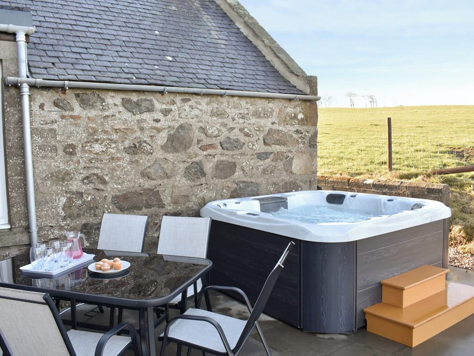 Hot tub | Benwells Holiday Cottage, Maud, near Mintlaw