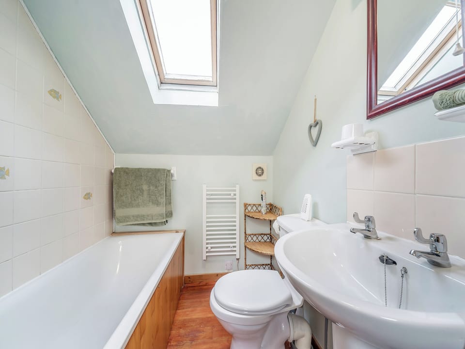 Bathroom | The Stables - Ardtun Cottages, Isle of Mull