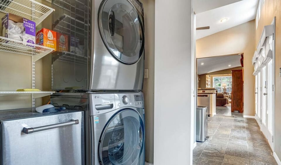 Washer and dryer in the closet plus large ice maker