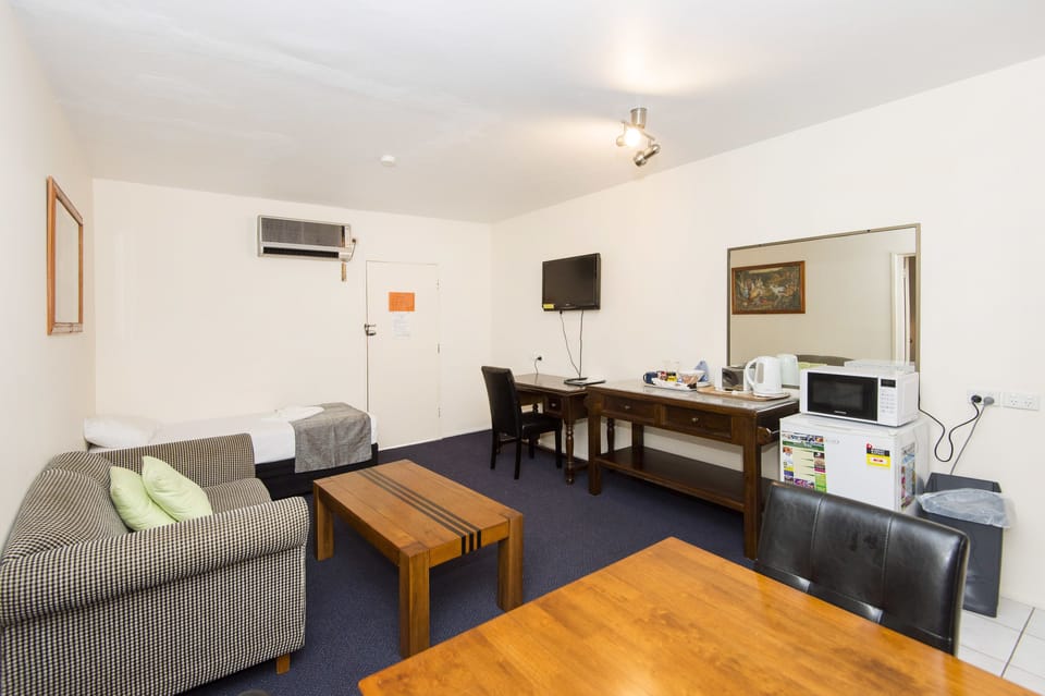 Executive King  | Desk, laptop workspace, iron/ironing board, free WiFi