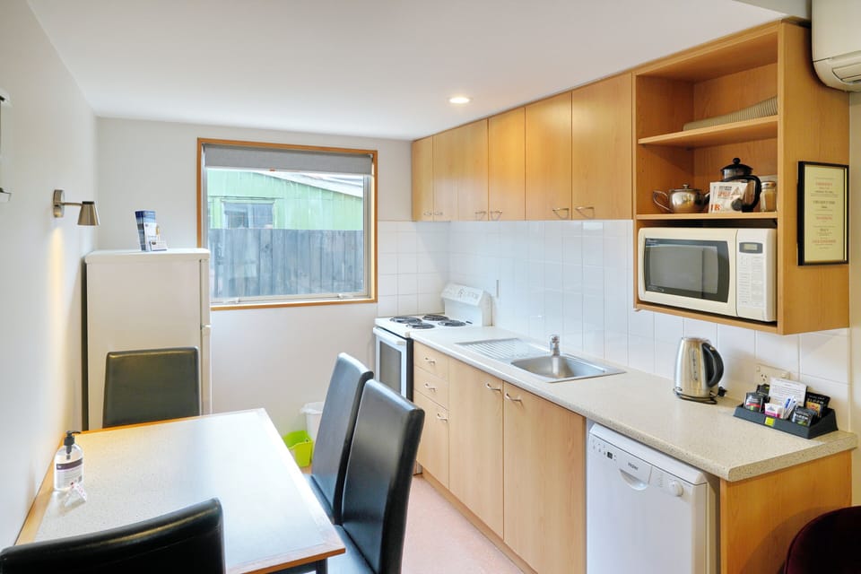 Standard Apartment, 2 Bedrooms, Non Smoking, Kitchen | Private kitchen | Coffee/tea maker, fridge, microwave, stovetop