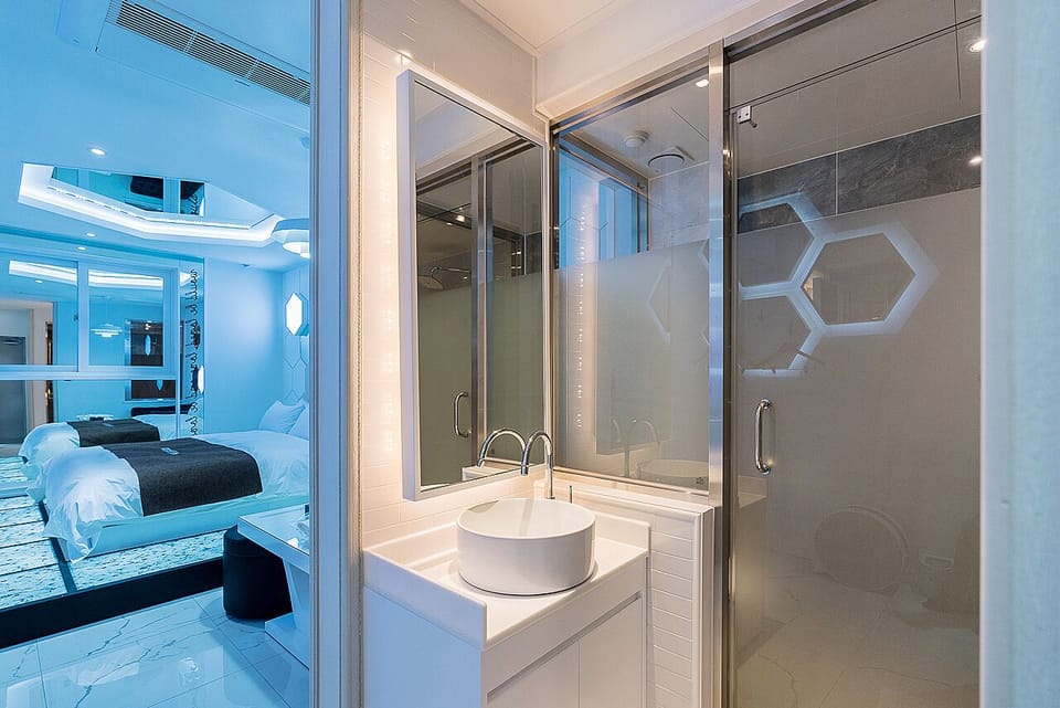 Luxury Room (2F, Self-Check in) | Bathroom | Shower, hair dryer