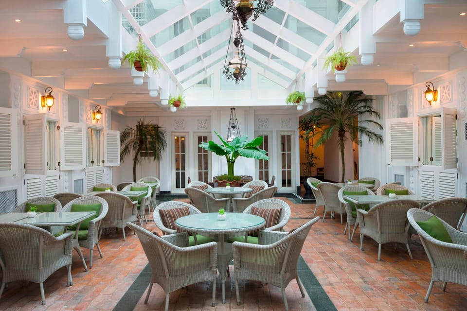 4 restaurants; breakfast, lunch, dinner, and brunch served