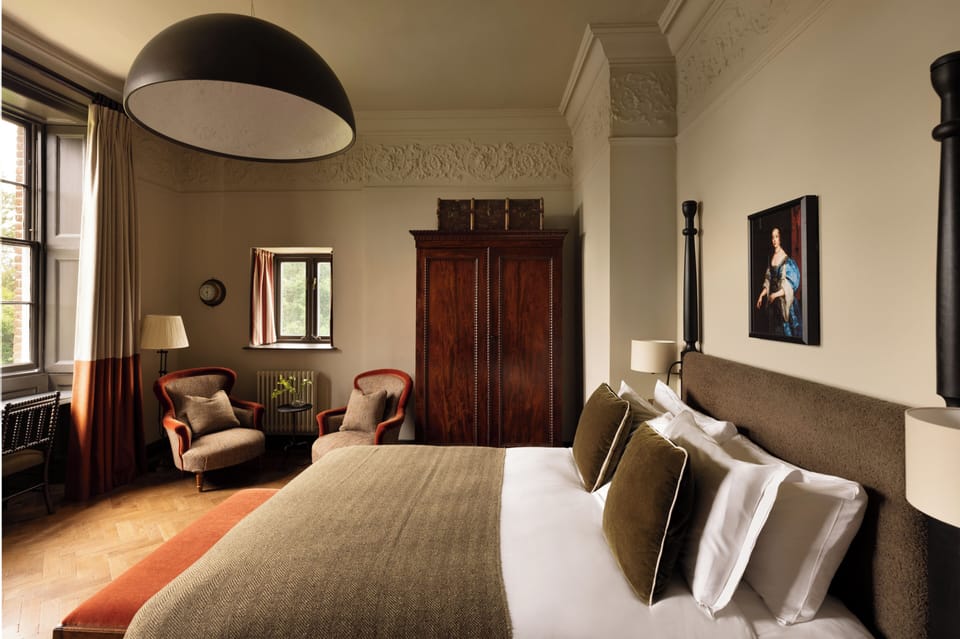 Deluxe Room | Hypo-allergenic bedding, iron/ironing board, free WiFi, bed sheets
