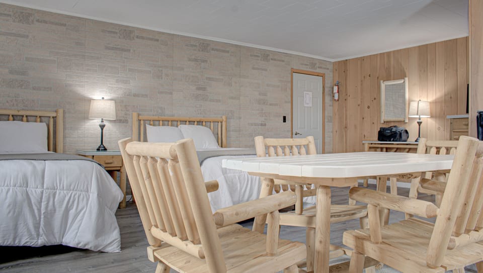 Family Suite, No Pets Allowed, Non Smoking | Desk, free WiFi, bed sheets