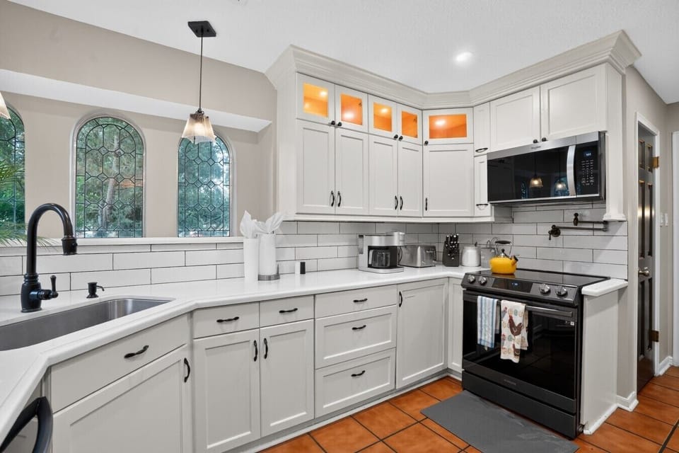 24_24215_Royalwick_Dr-Kitchen-9649