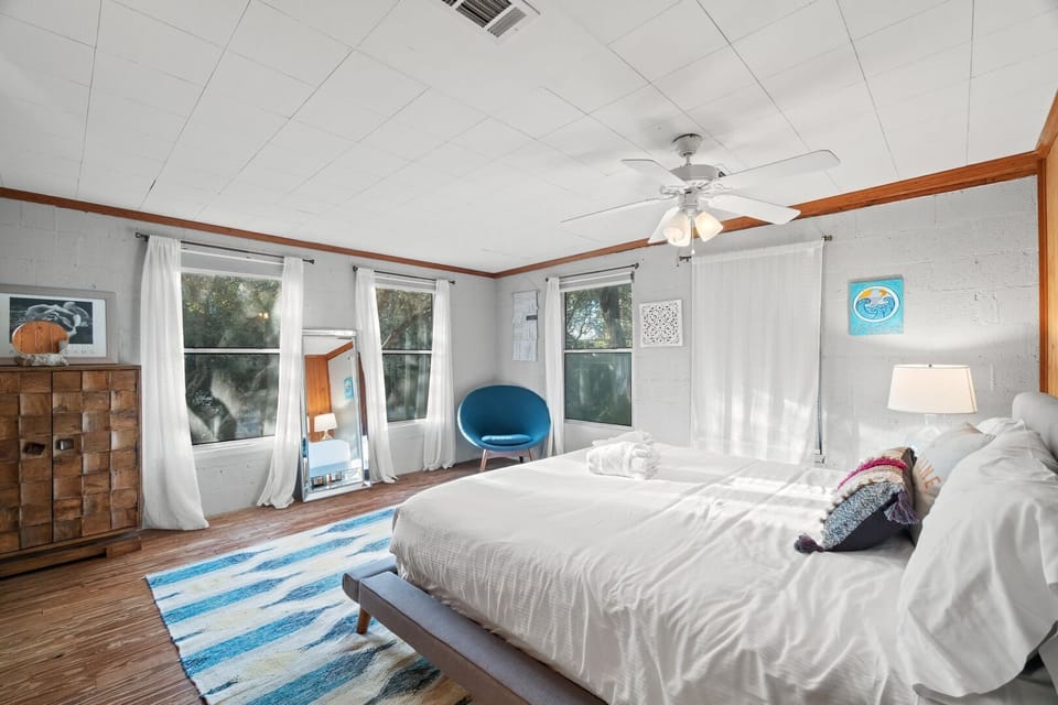 2nd floor king room.  This room has a view of the front yard and has direct access to the 2nd jack and jill bathroom located on the 2nd floor.
