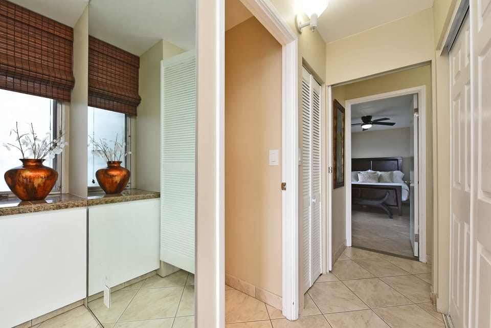 Hallway can be Separated by another Pocket Door