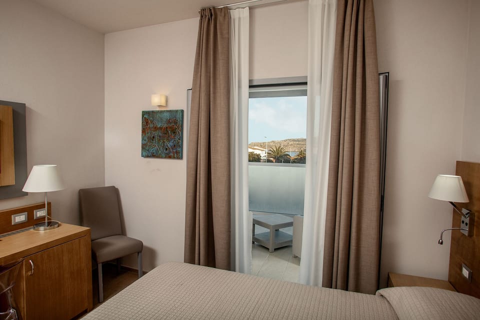 Junior Suite | 1 bedroom, Egyptian cotton sheets, premium bedding, in-room safe