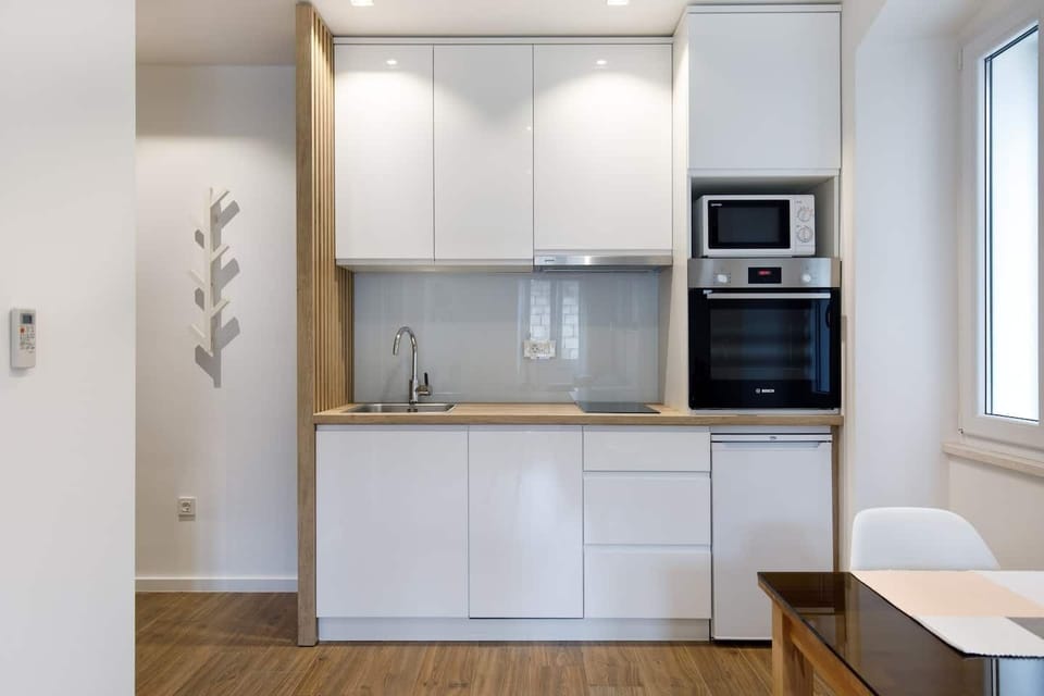Comfort Apartment | Private kitchen | Mini-fridge, oven, stovetop, dishwasher