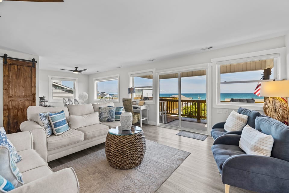 Stylish Open Concept Living Room with Coastal Decor & Comfy Seating 