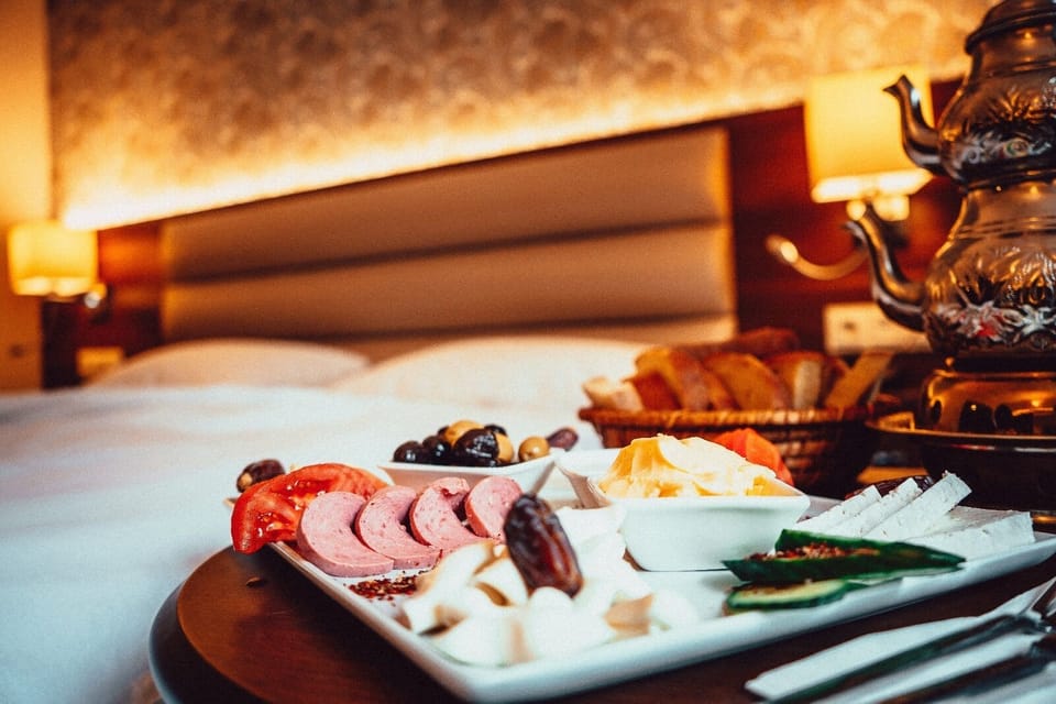 Deluxe Double or Twin Room | In-room dining