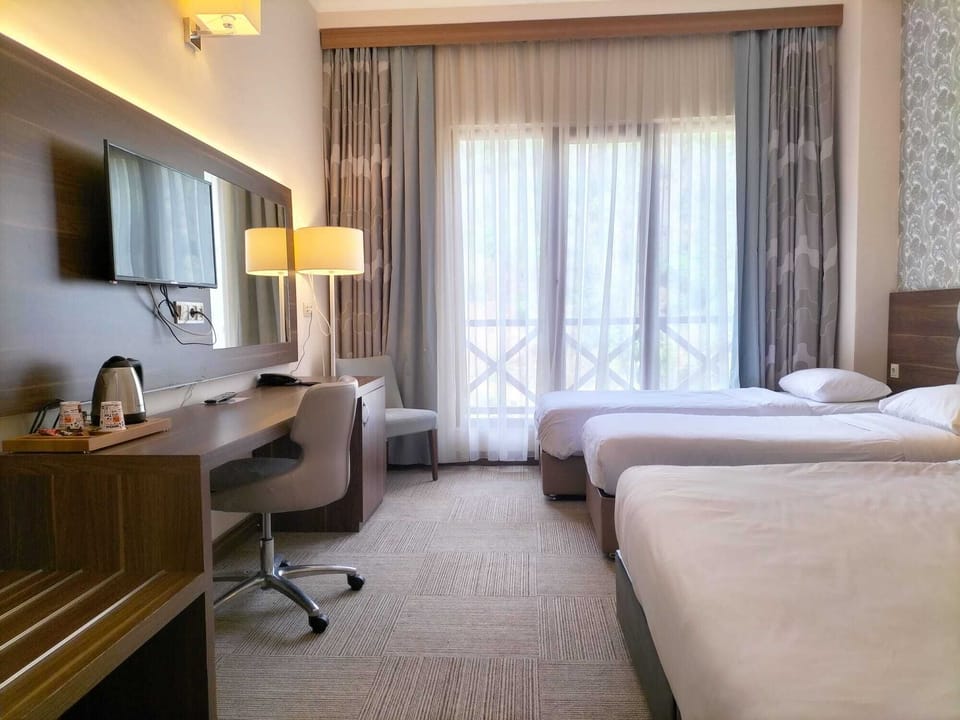 Standard Quadruple Room | Bathroom | Slippers