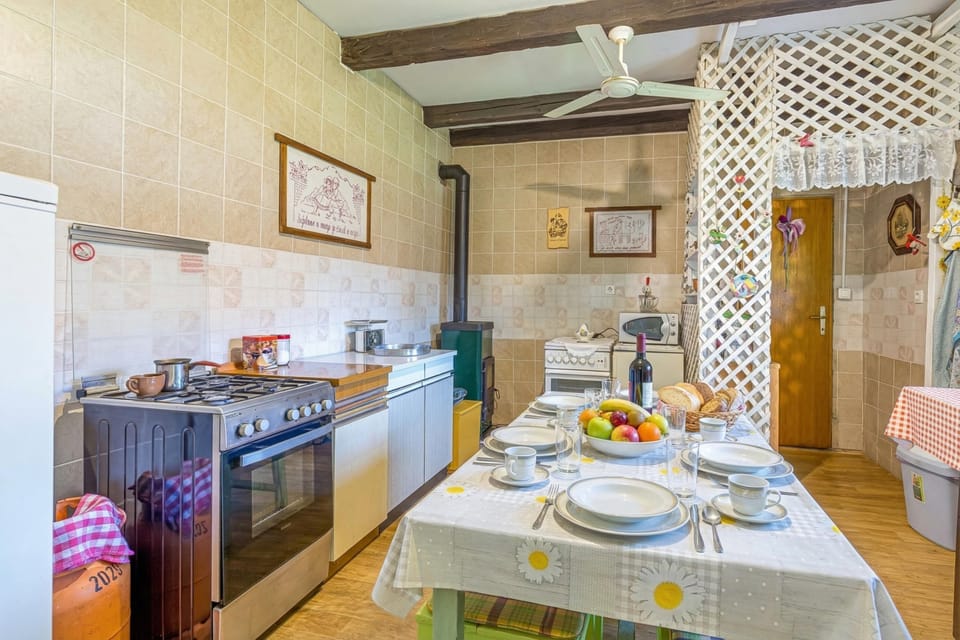 Family House, 3 Bedrooms, 2 Bathrooms (Traditional Child Friendly Homestead) | Private kitchen | Fridge, microwave, stovetop, dishwasher