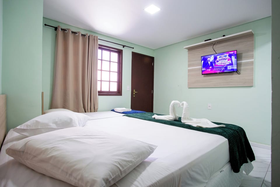Basic Triple Room | Minibar, free WiFi, bed sheets