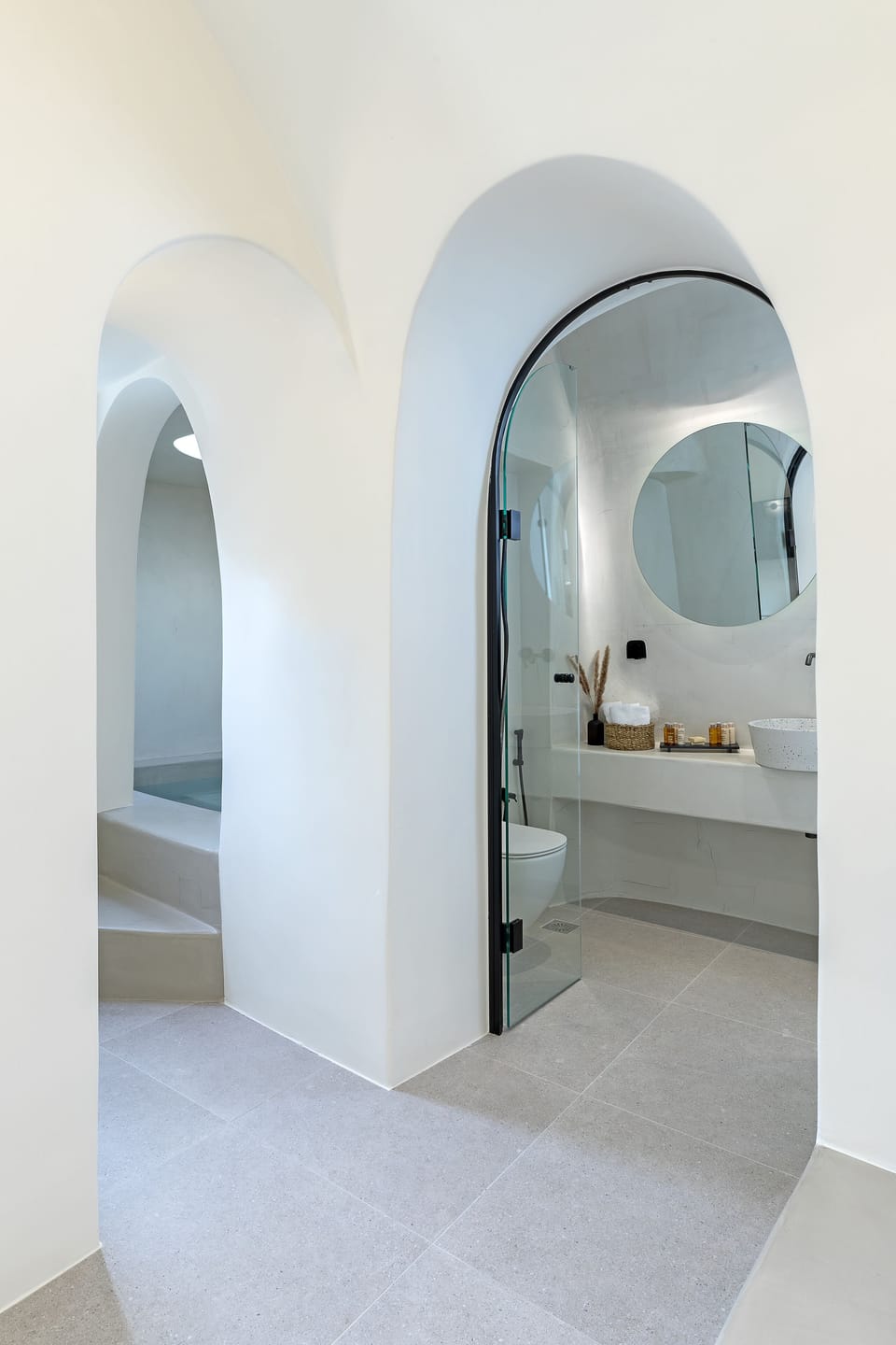 Senior suite | Bathroom | Shower, free toiletries, hair dryer, bathrobes