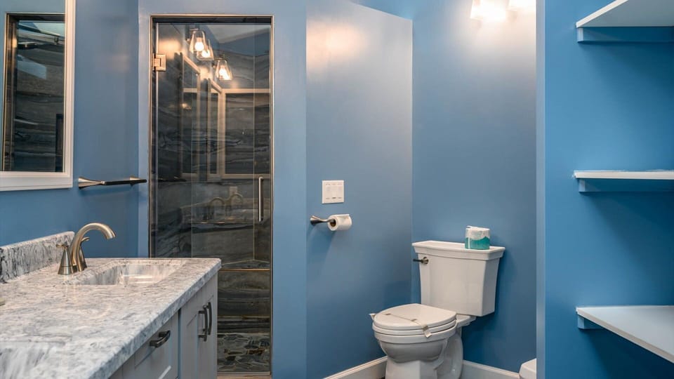 Primary en-suite bathroom.
