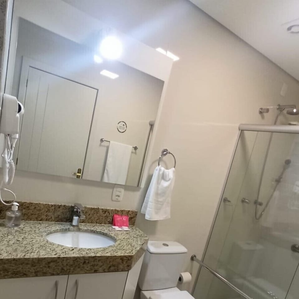 Superior Quadruple Room | Bathroom