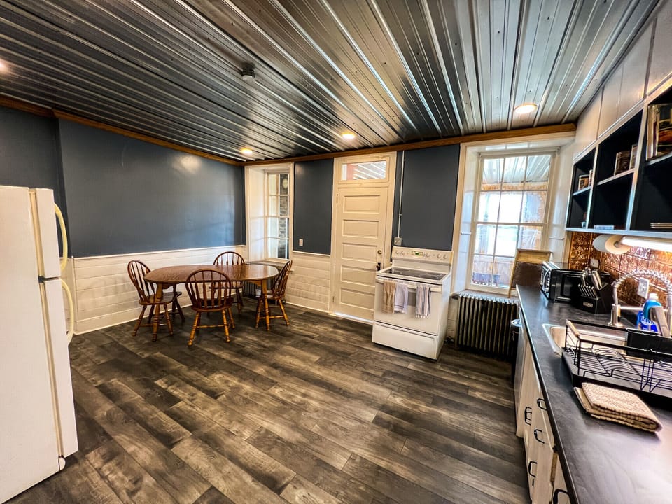 Full size kitchen 