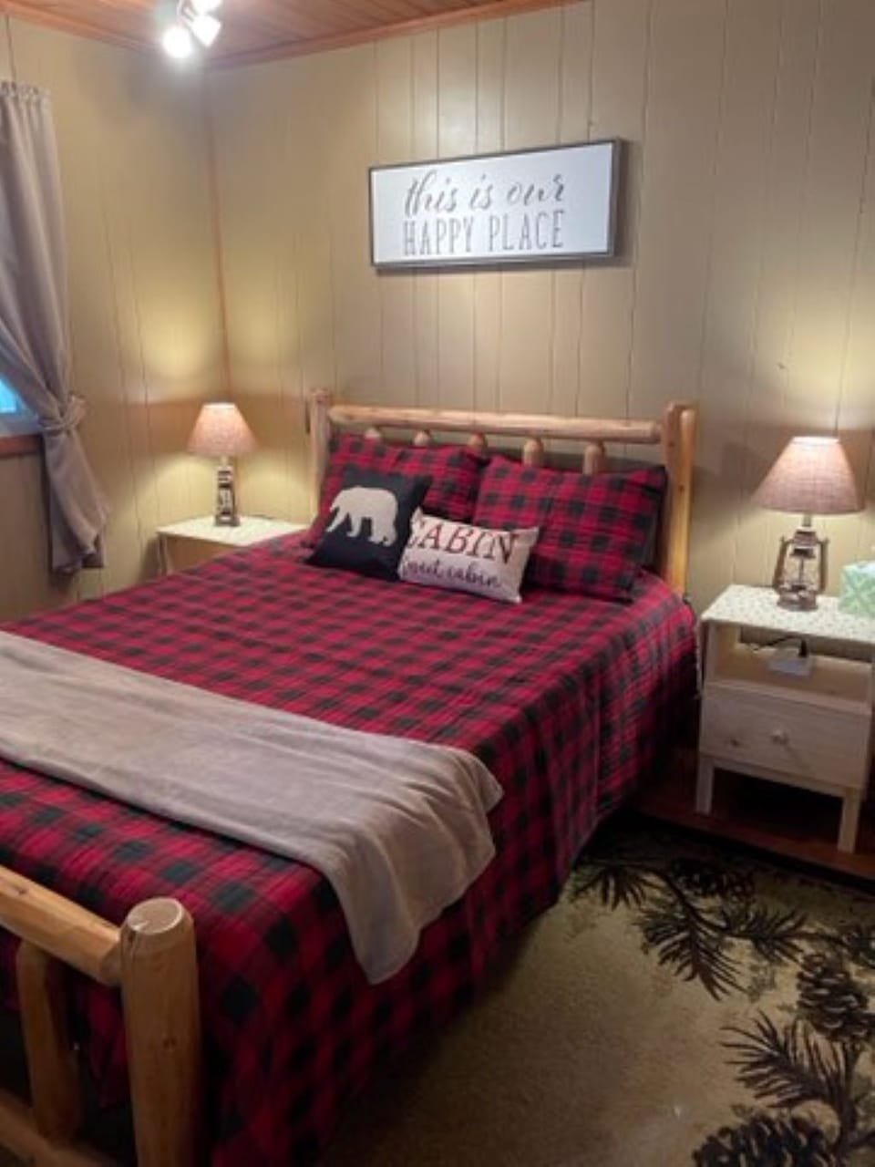Main floor bedroom with queen size bed