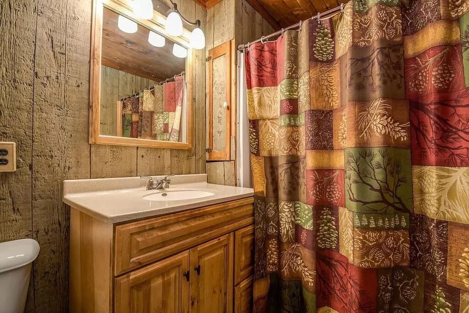 Second story full bath