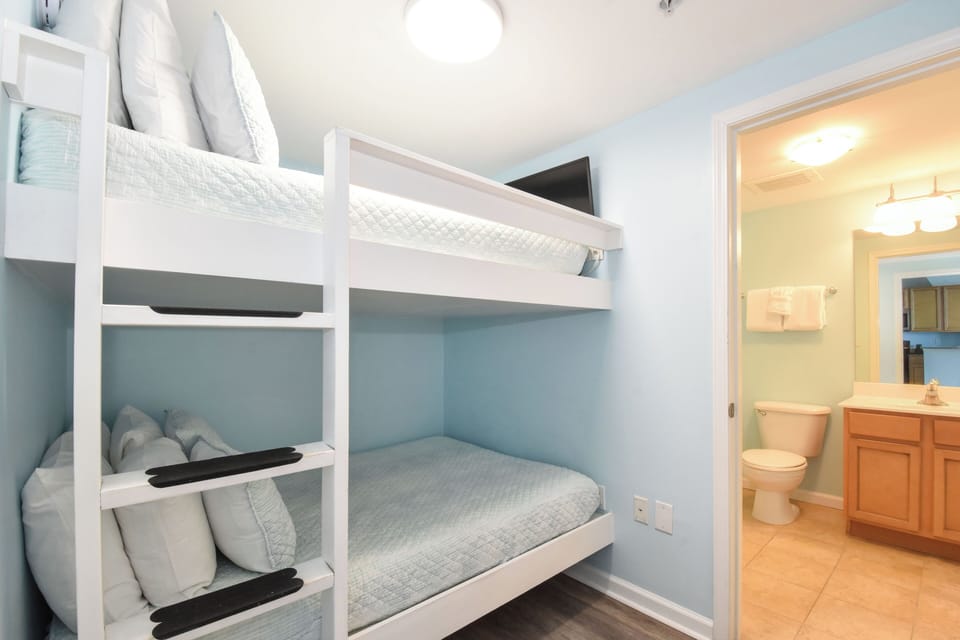 The Palms of Destin 11205 - Guest Bedroom and Guest Bathroom