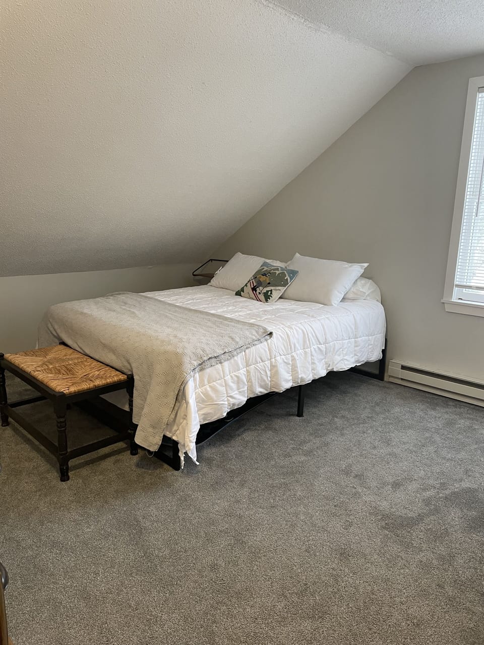 Loft queen bed