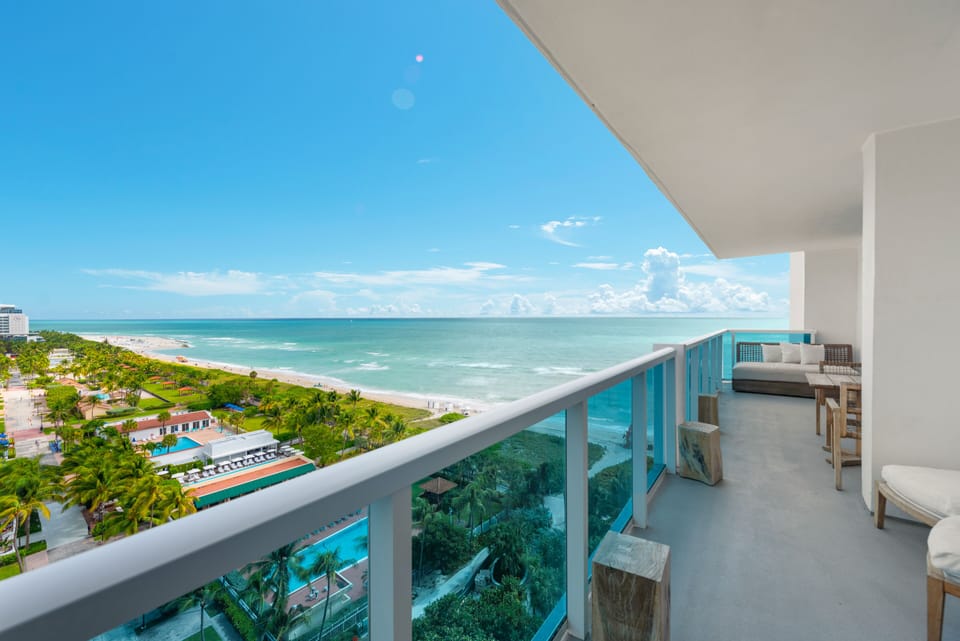 Private Balcony overlooking the Ocean!
