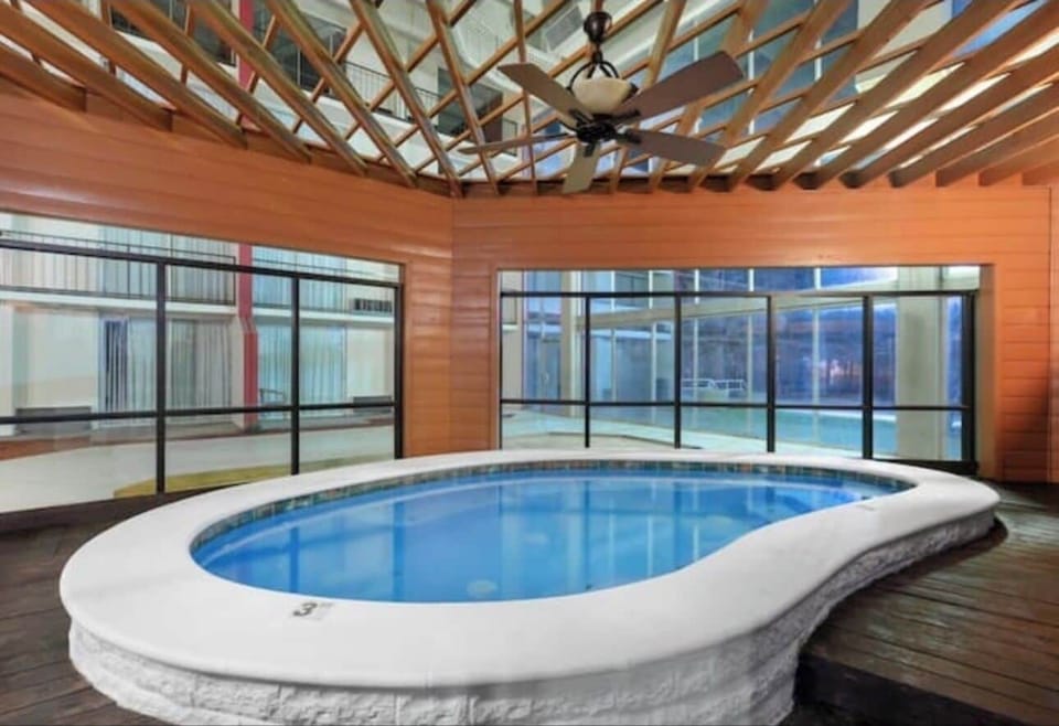 Indoor spa tub