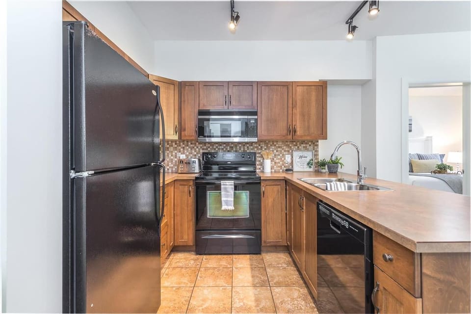 Kitchen fully stocked with everything you need to make meals (just bring food)