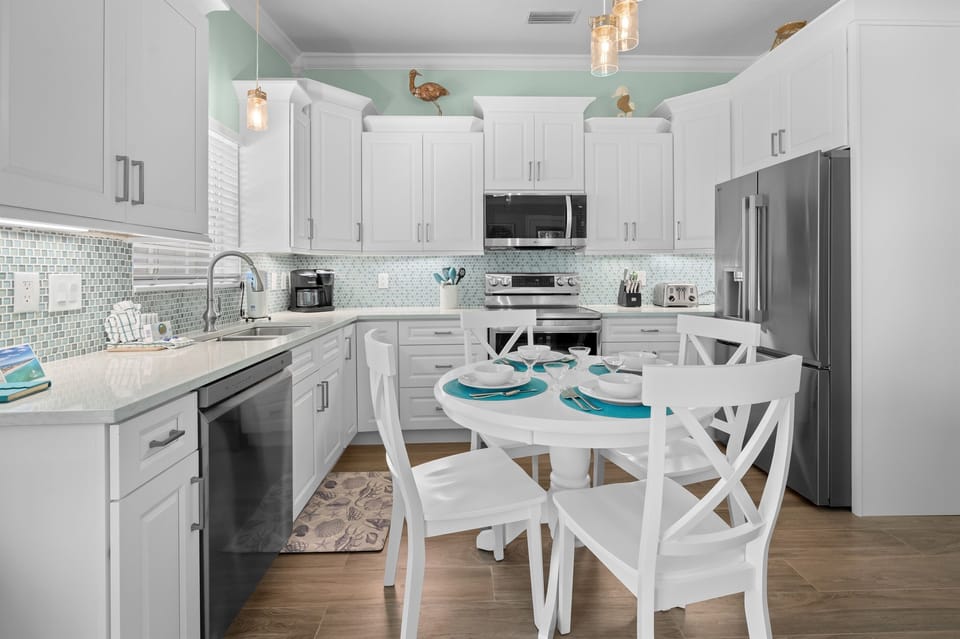 Eat-in kitchen