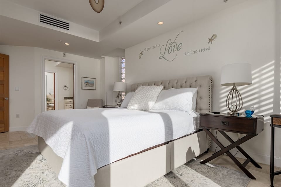 Master Bedroom w/ King Bed