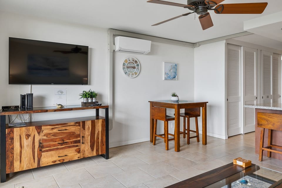 Smart TV & A/C Unit