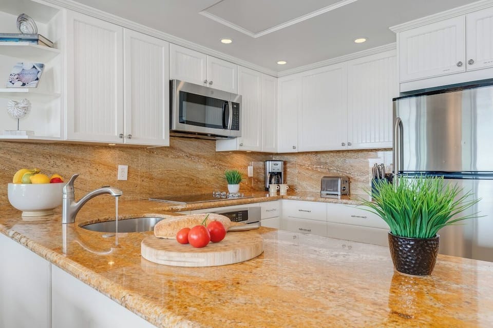 Whaler 712 kitchen 1