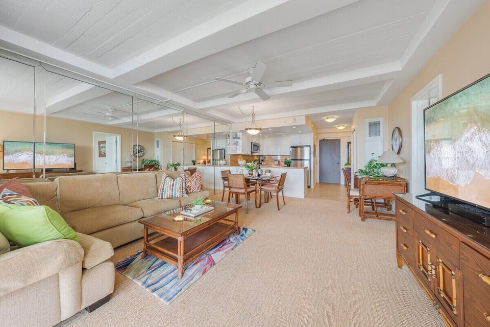Whaler 712 living room 1