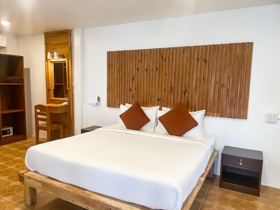 Studio Suite | Blackout drapes, free WiFi, bed sheets
